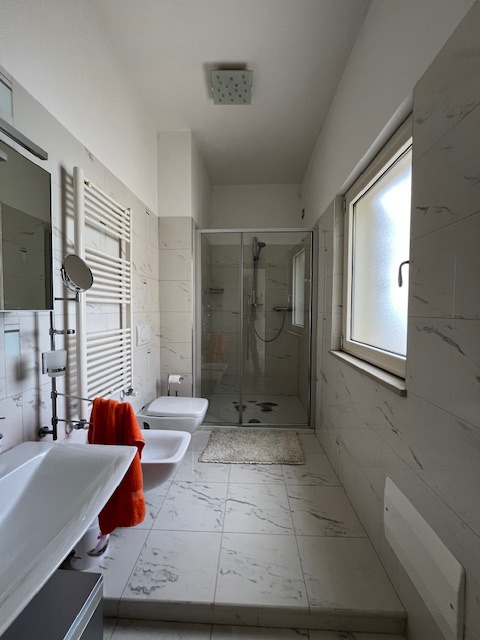 Trilocale arredato in affitto a Roseto degli Abruzzi