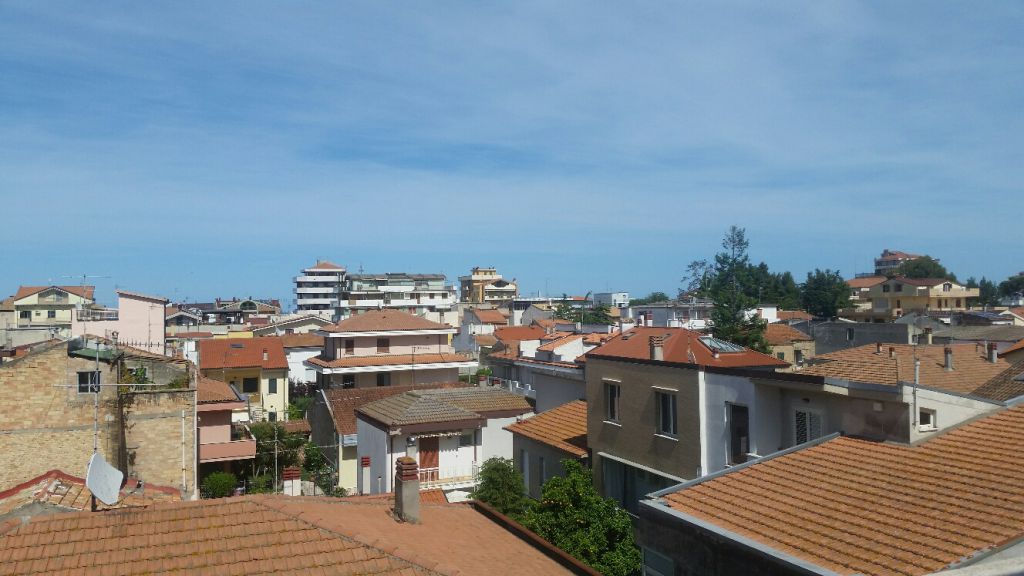 Quadrilocale arredato in affitto a Roseto degli Abruzzi