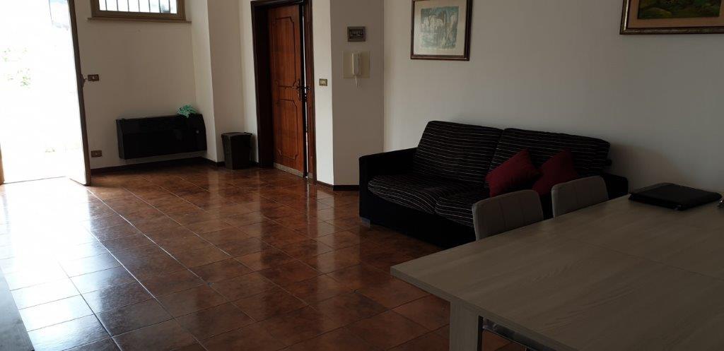 Quadrilocale arredato in affitto a Roseto degli Abruzzi