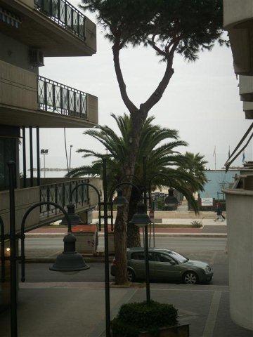 Trilocale arredato in affitto in lungomare roma, Roseto degli Abruzzi