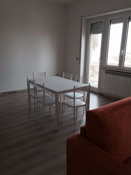 Trilocale arredato in affitto in lungomare roma, Roseto degli Abruzzi