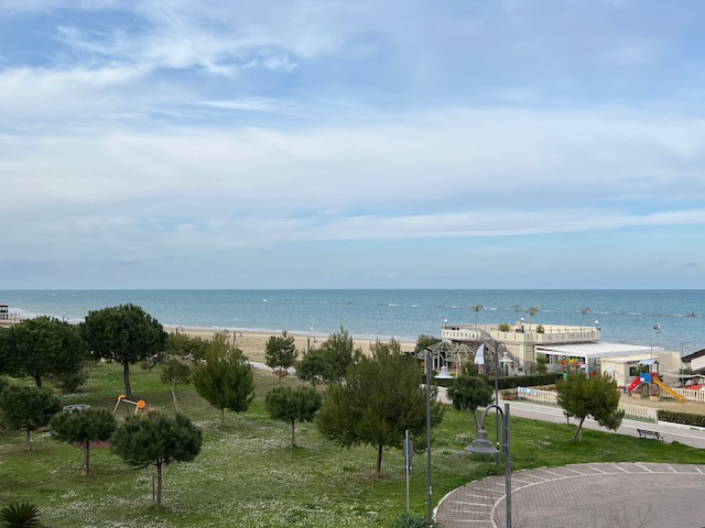 Trilocale arredato in affitto a Roseto degli Abruzzi