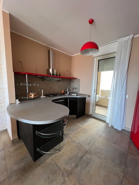 Trilocale arredato in affitto a Roseto degli Abruzzi