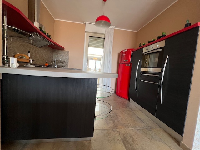 Trilocale arredato in affitto a Roseto degli Abruzzi