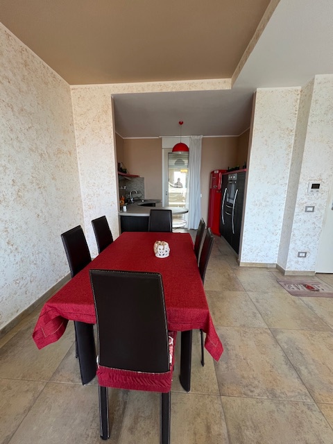 Trilocale arredato in affitto a Roseto degli Abruzzi