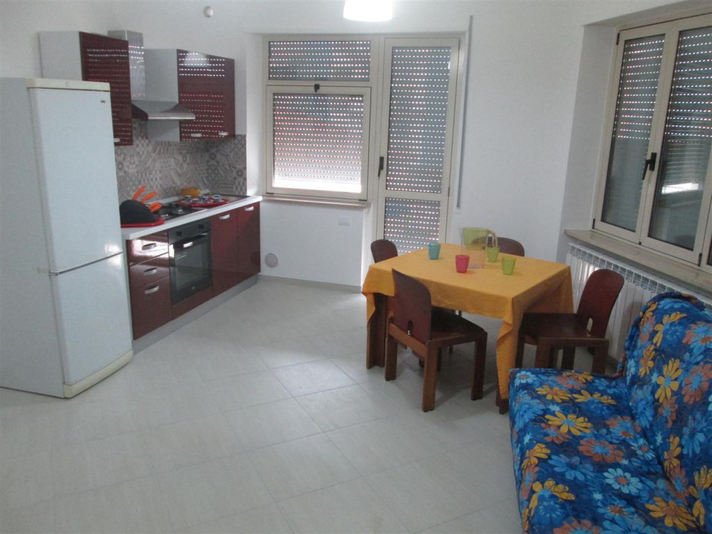 Trilocale arredato in affitto in via lincoln, Roseto degli Abruzzi