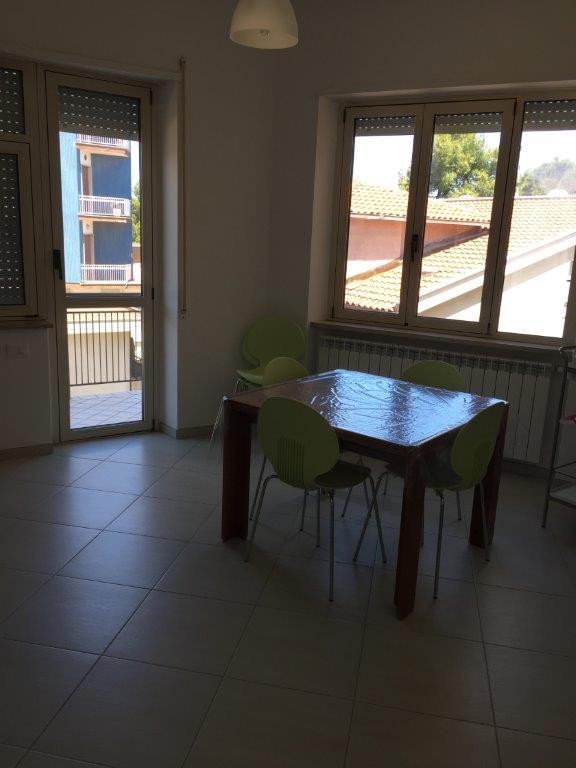Trilocale arredato in affitto in via lincoln, Roseto degli Abruzzi
