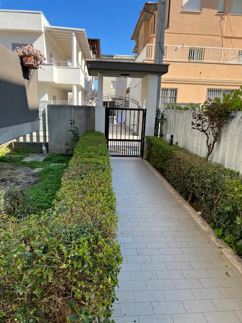 Trilocale arredato in affitto a Roseto degli Abruzzi