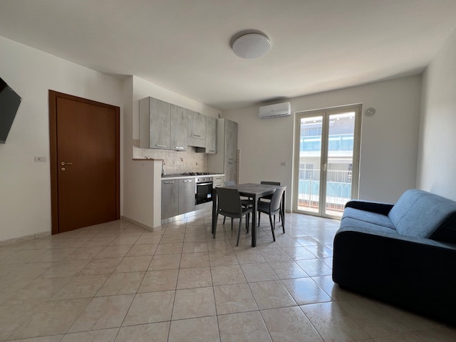 Trilocale arredato in affitto a Roseto degli Abruzzi