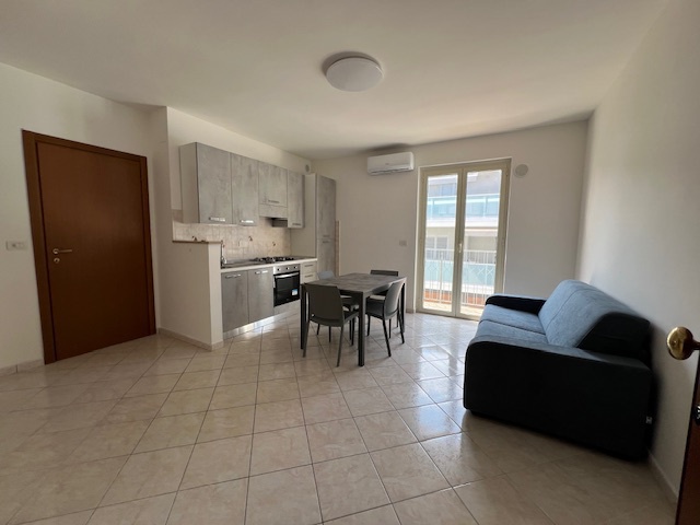 Trilocale arredato in affitto a Roseto degli Abruzzi