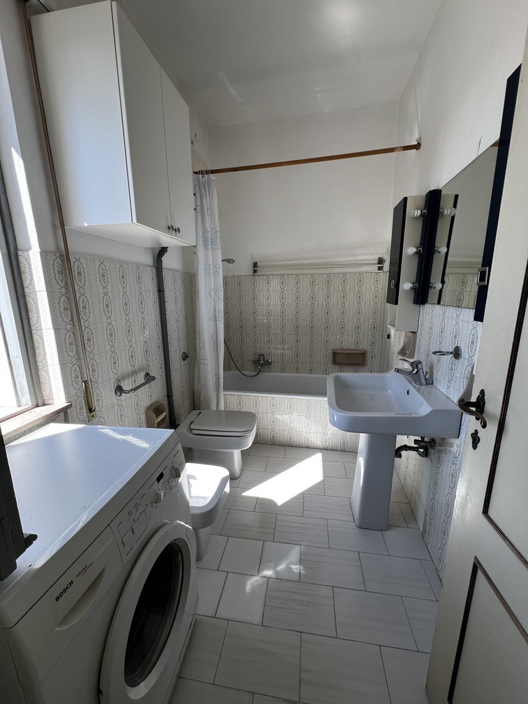 Trilocale arredato in affitto a Roseto degli Abruzzi