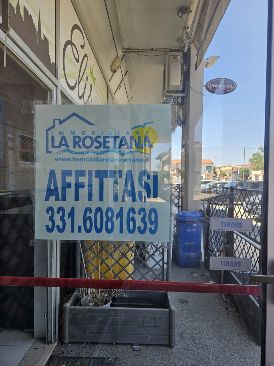 Locale commerciale in affitto a Morro d'Oro