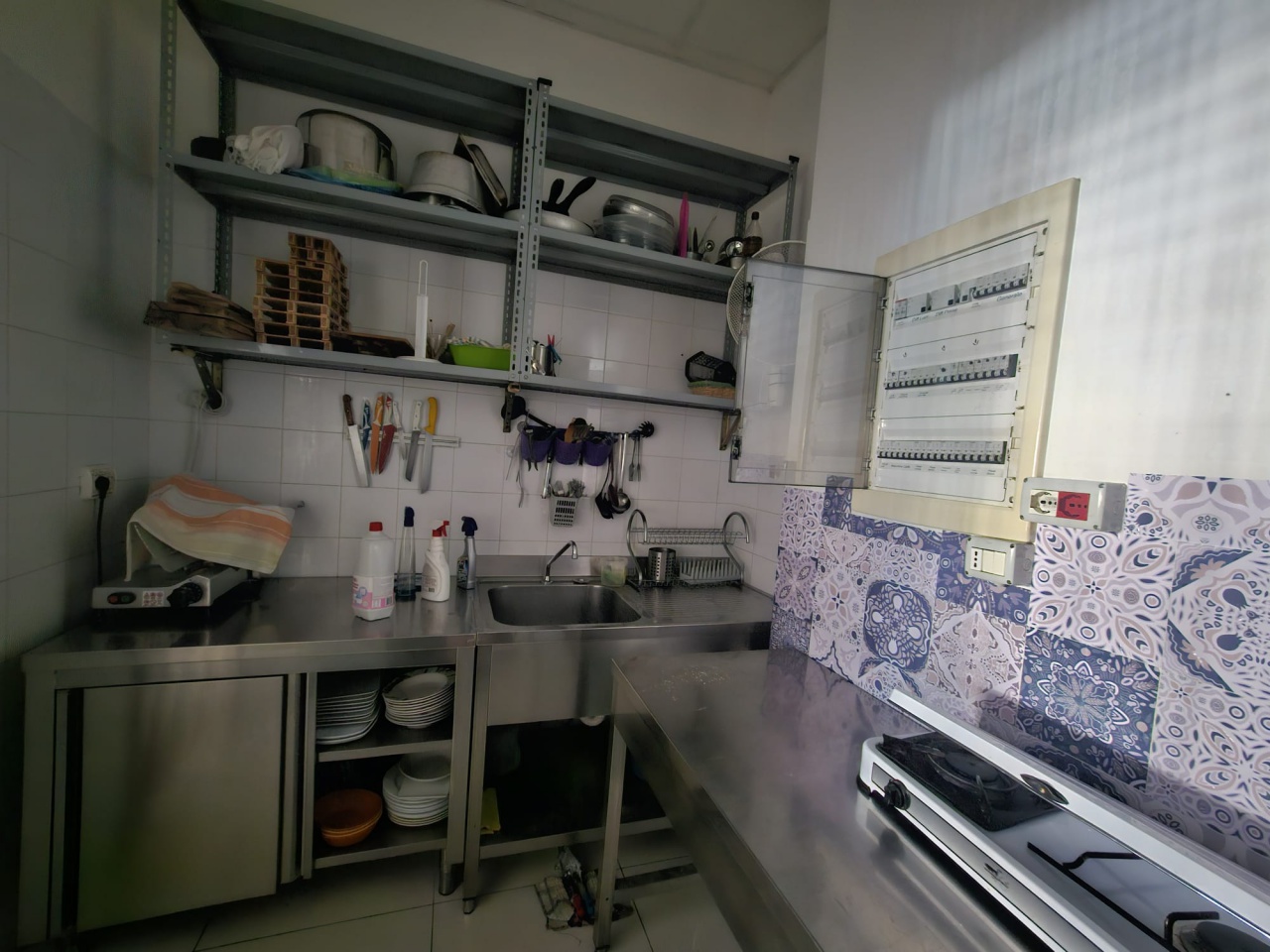 Locale commerciale in affitto a Morro d'Oro