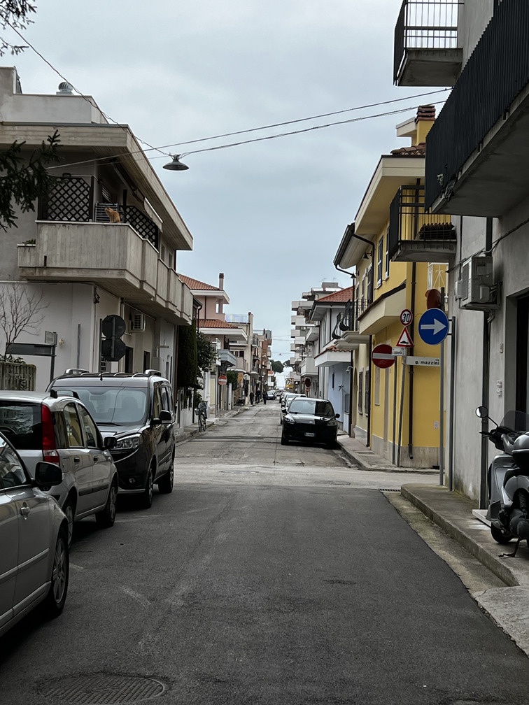 Trilocale arredato in affitto a Roseto degli Abruzzi