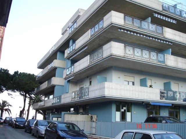 Trilocale arredato in affitto in lungomare roma, Roseto degli Abruzzi