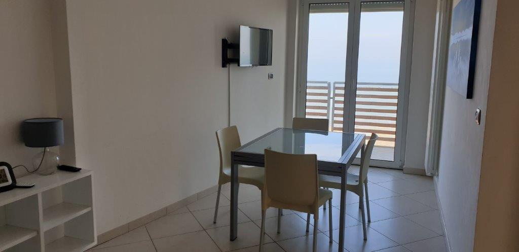 Trilocale arredato in affitto in via lungomare trento, Roseto degli Abruzzi