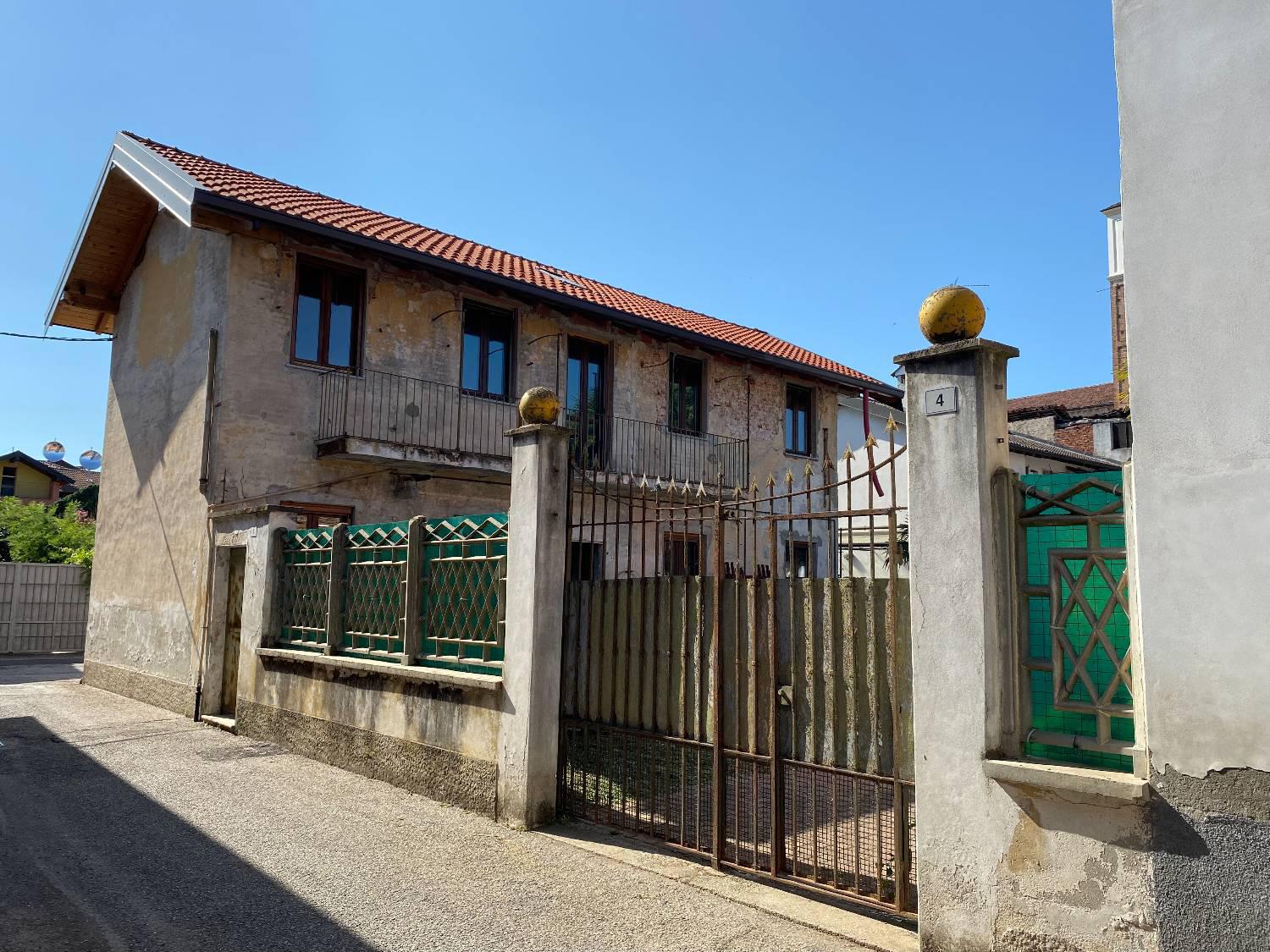 Casa indipendente con giardino a Novara