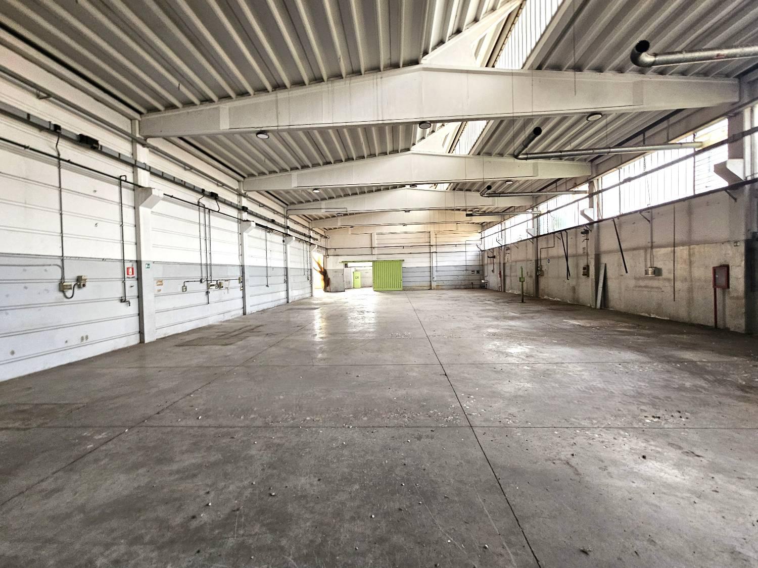 Capannone in vendita a Melegnano