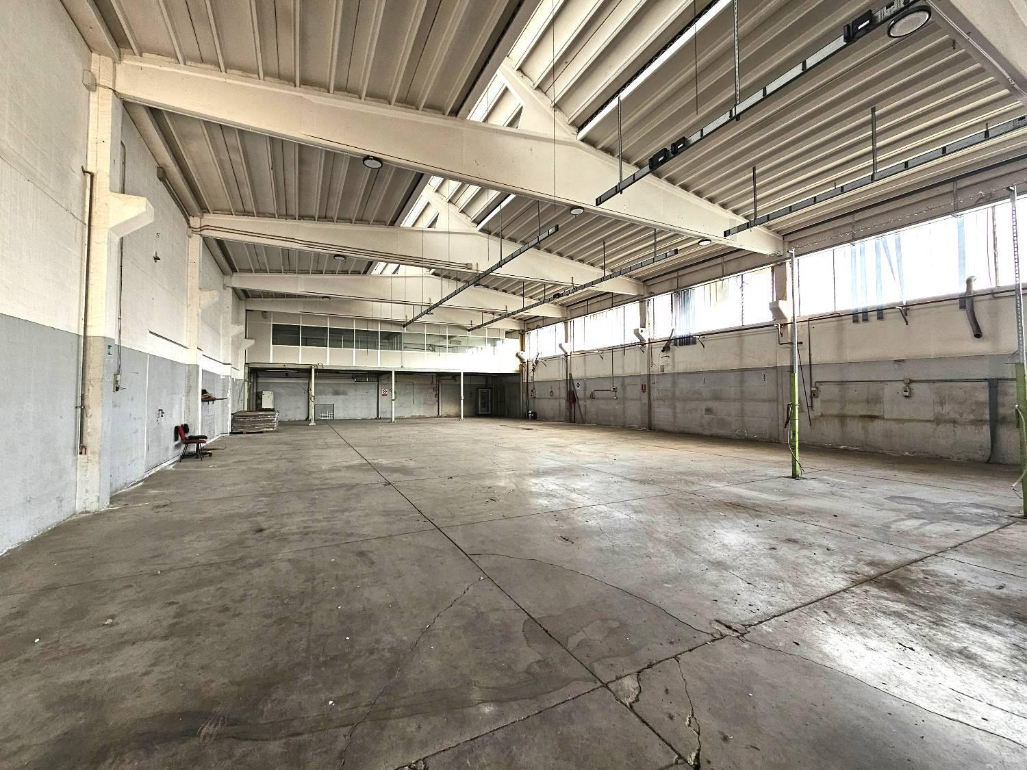 Capannone in vendita a Melegnano