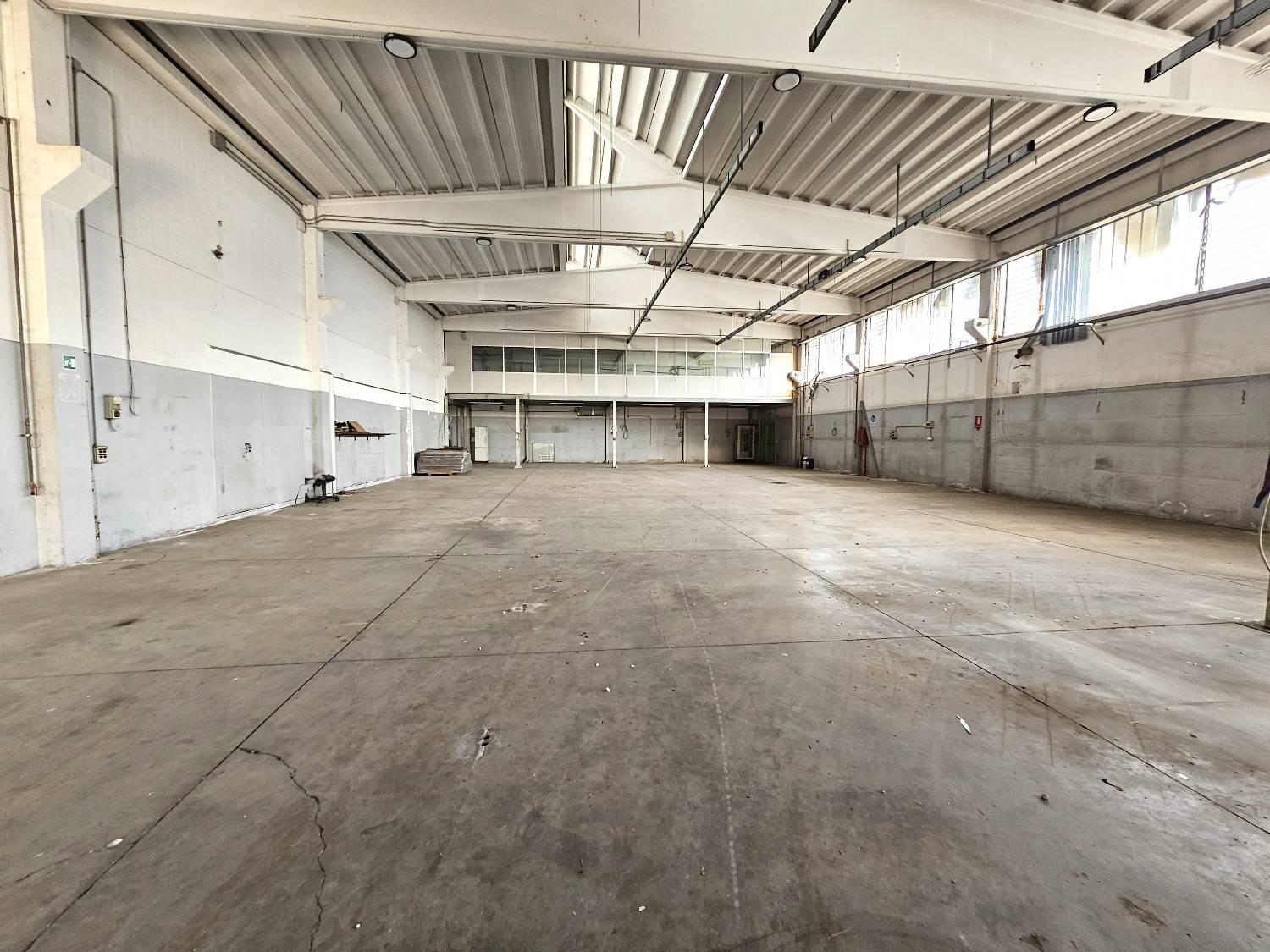 Capannone in vendita a Melegnano