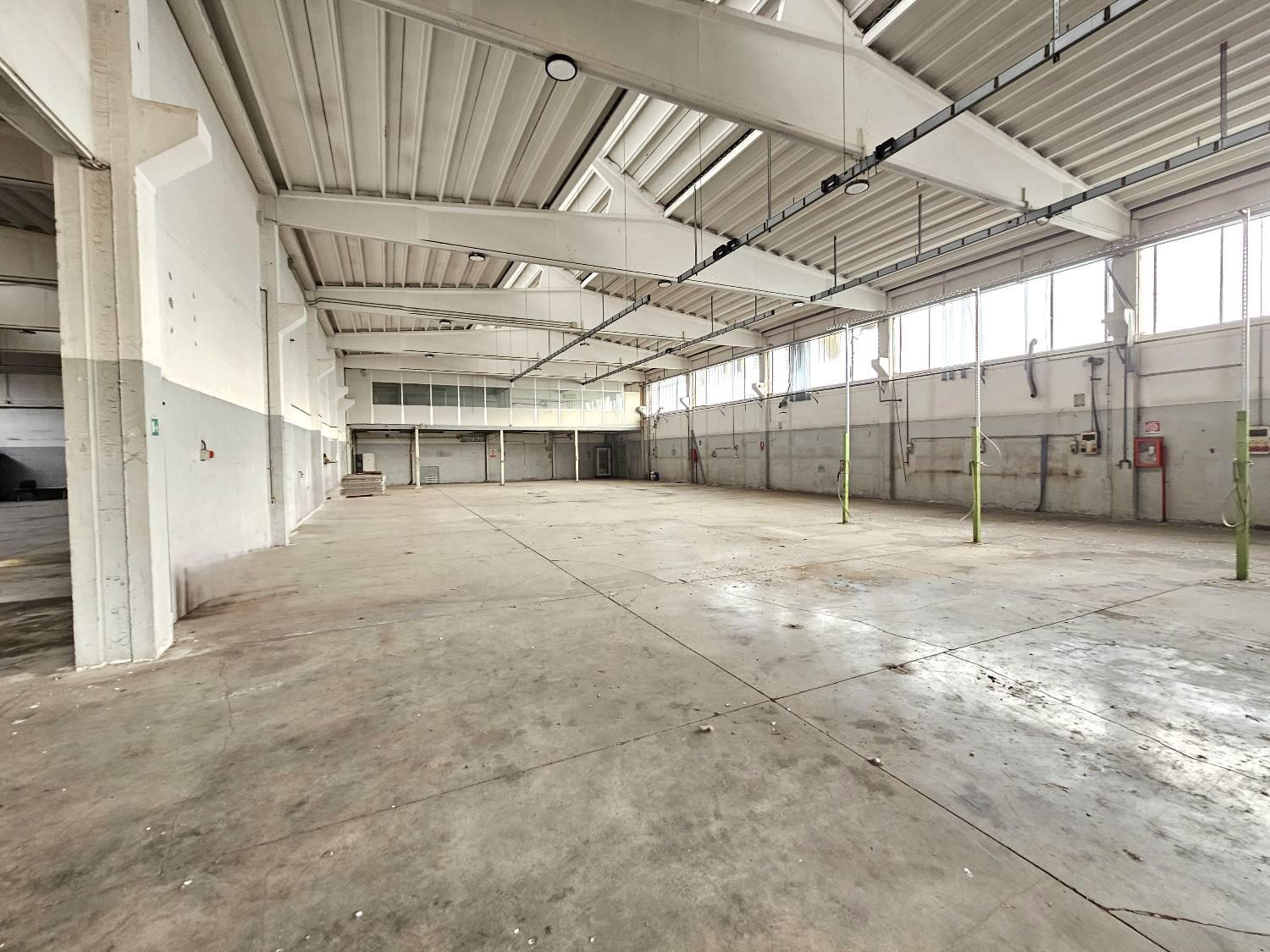 Capannone in vendita a Melegnano