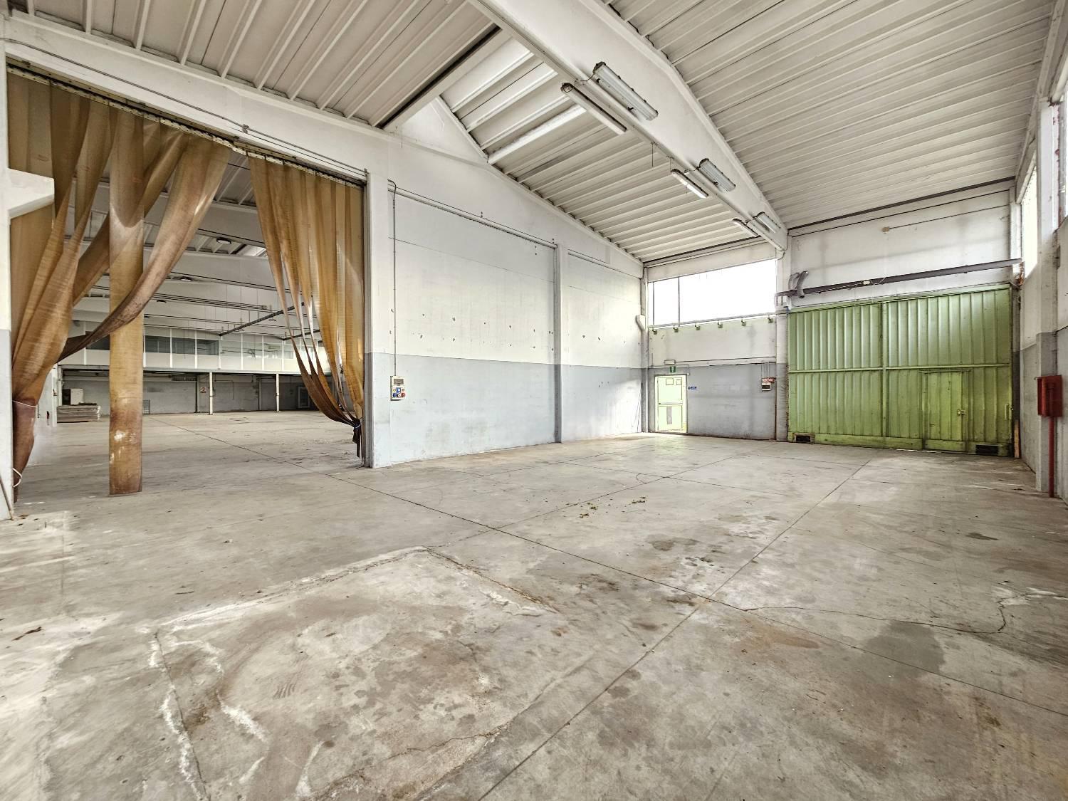 Capannone in vendita a Melegnano