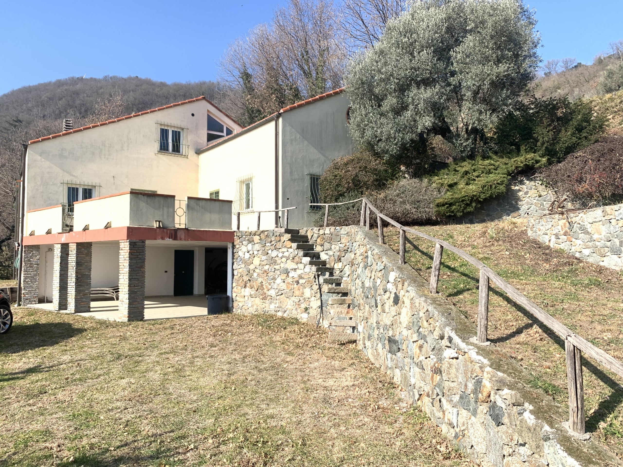Villa vista mare a Vado Ligure