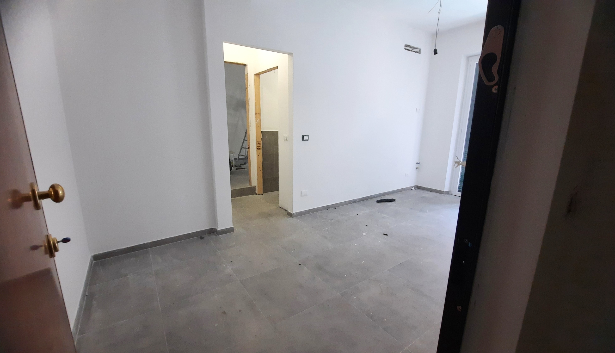 Bilocale con terrazzo in via aurelia 184, Vado Ligure