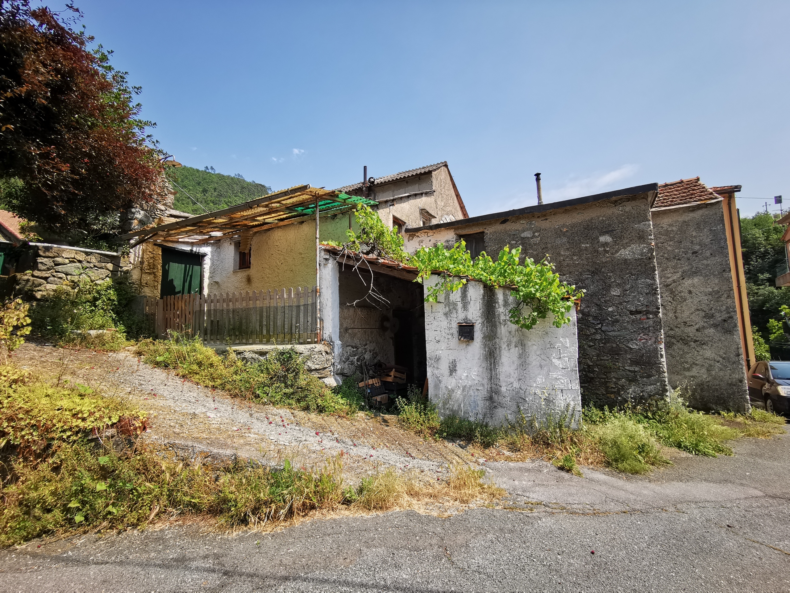 Rustico da ristrutturare a Albisola Superiore