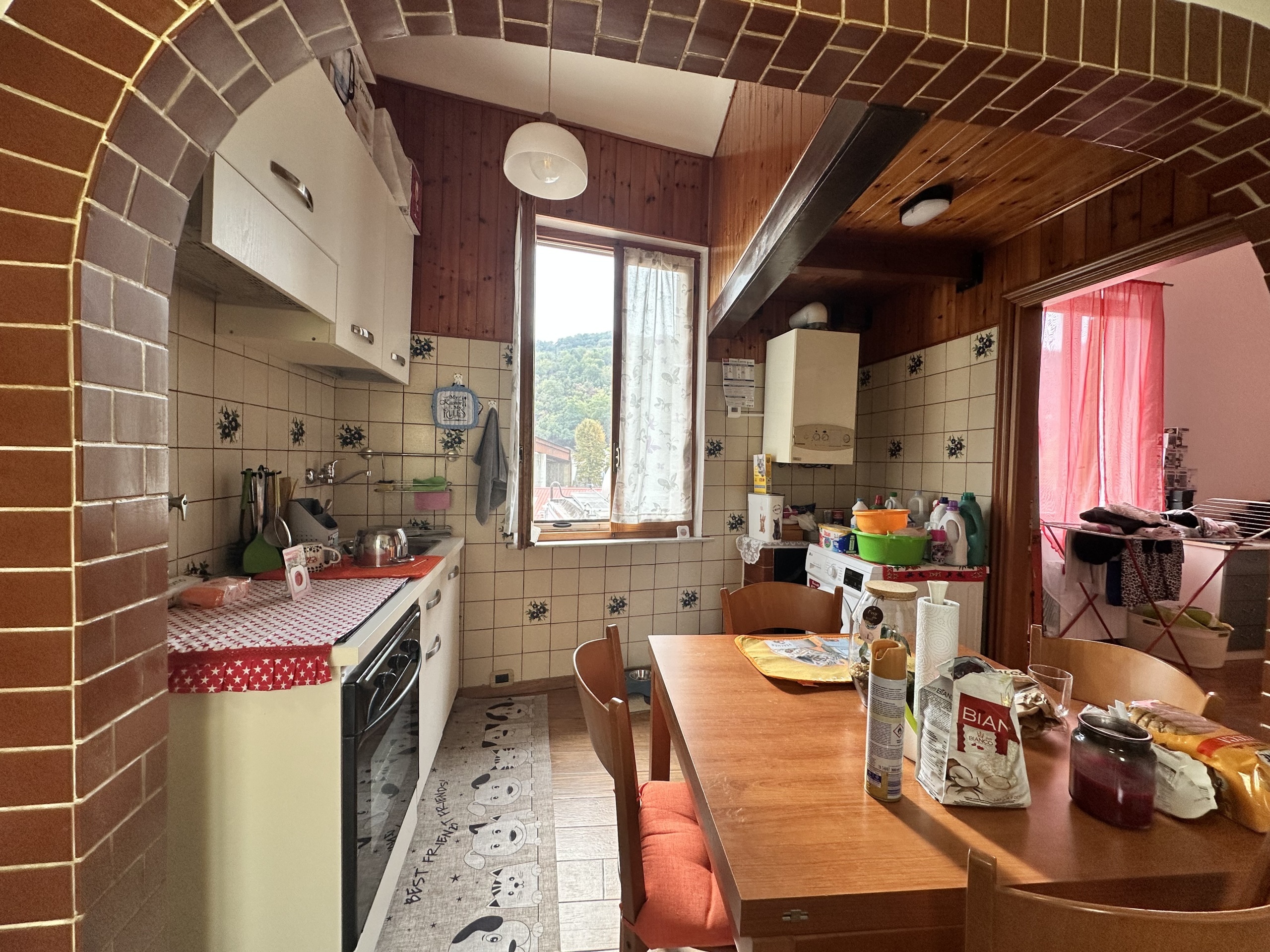 Trilocale da ristrutturare in via francesco crispi 5, Savona