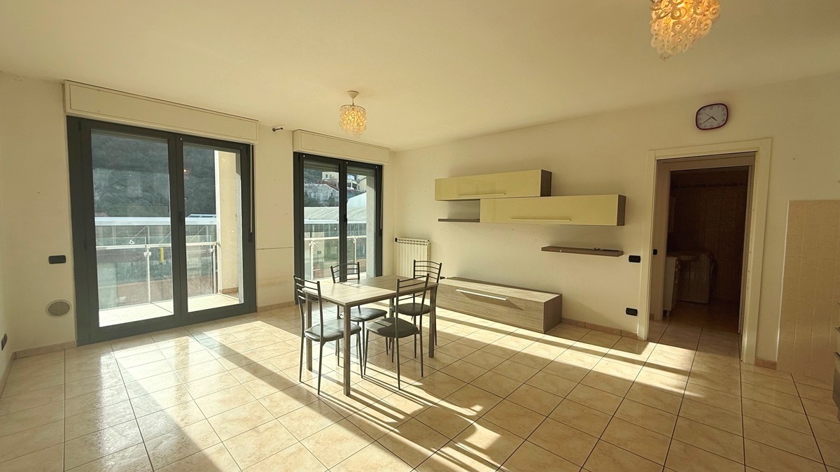 Bilocale con terrazzo, Albissola Marina grana