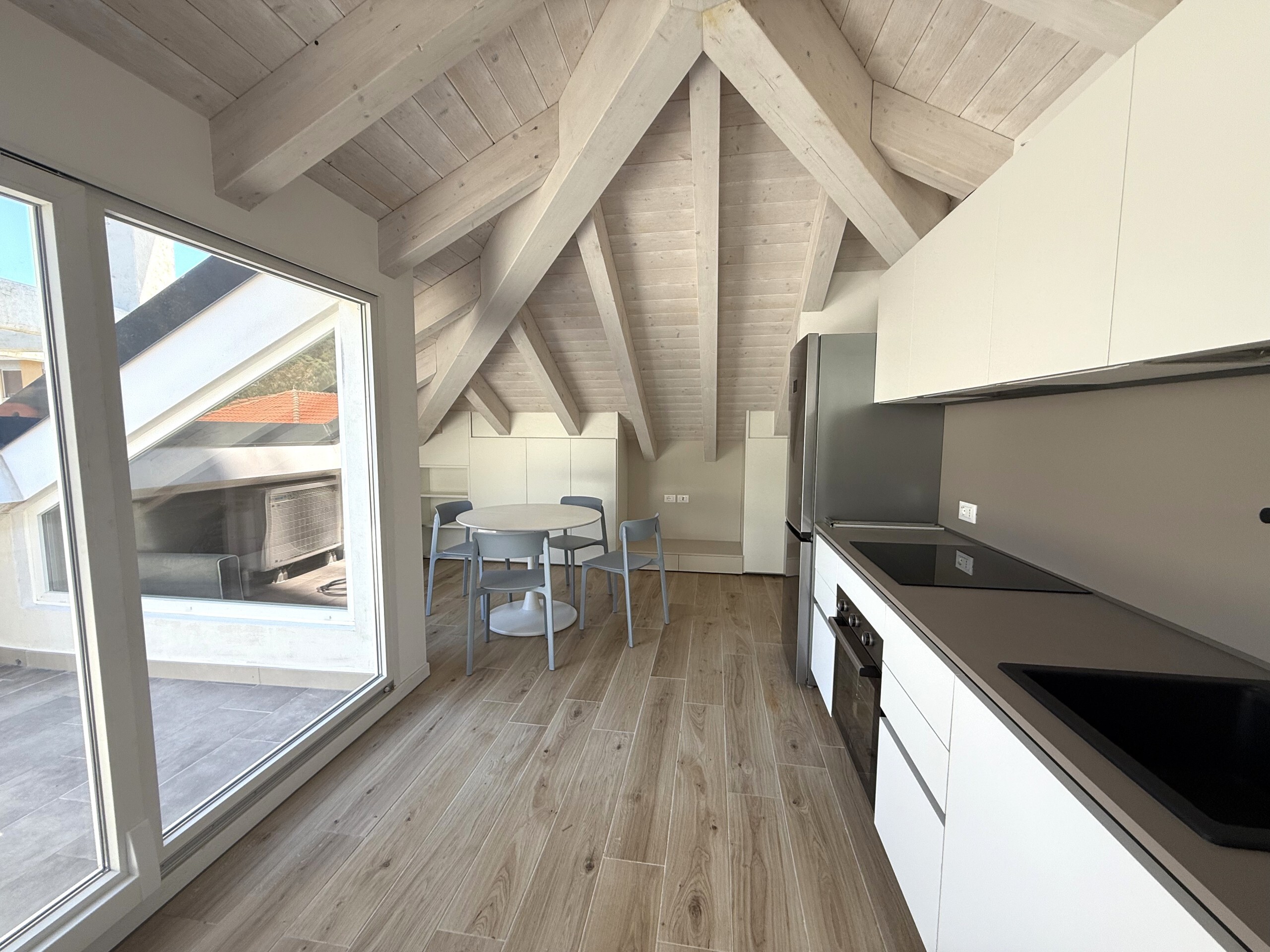 Trilocale con terrazzo a Varazze