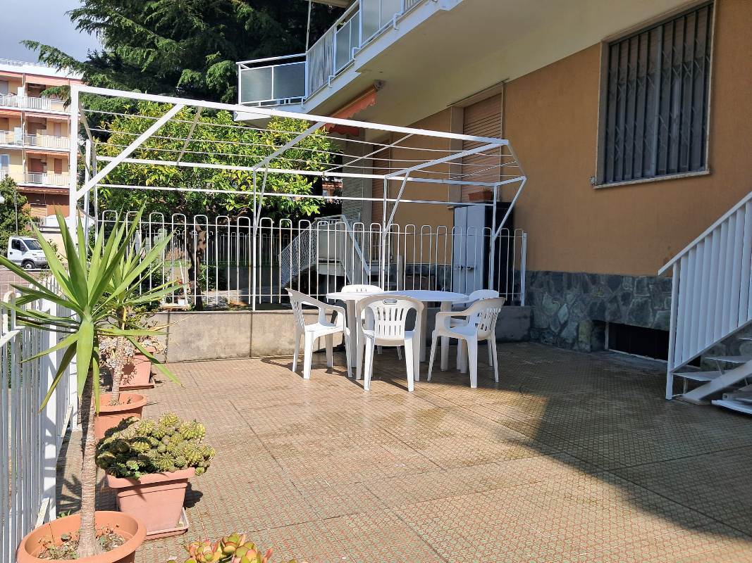 Bilocale con terrazzo a Ceriale