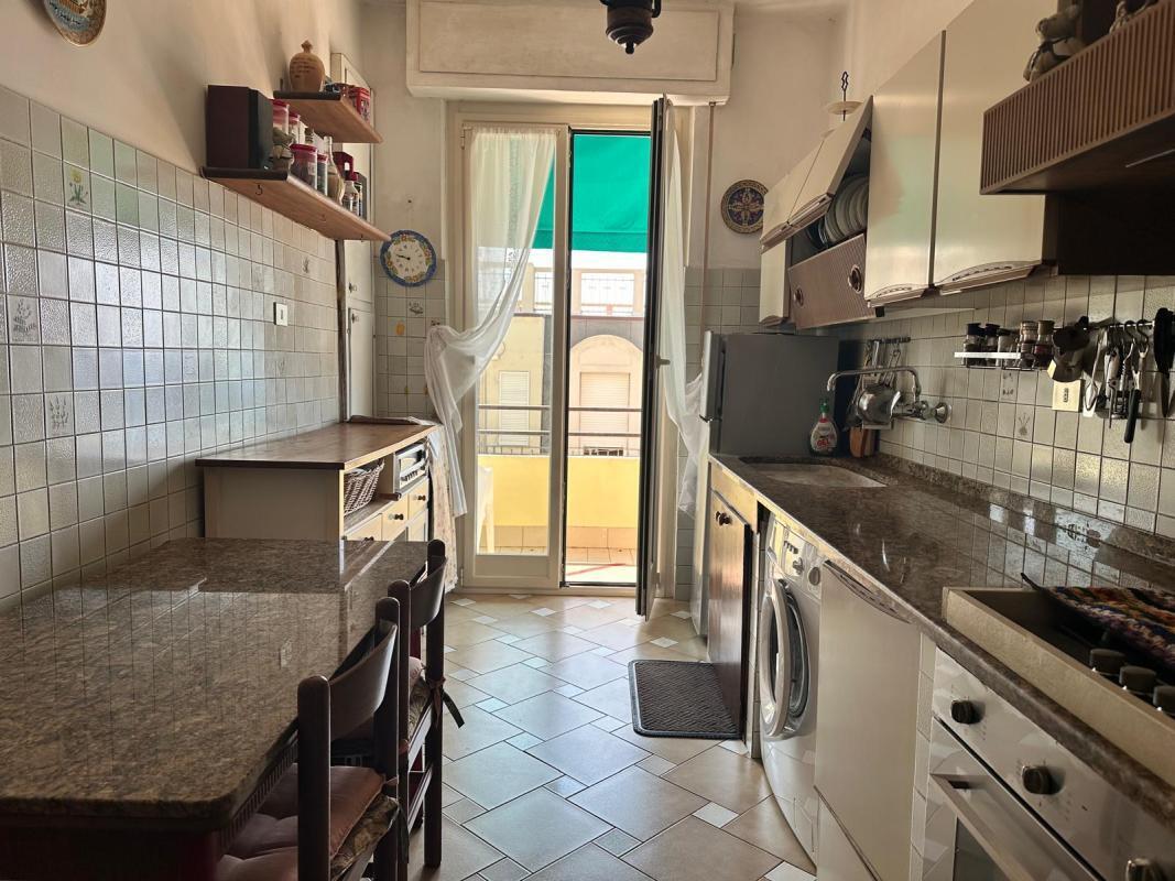 Quadrilocale con box a Varazze