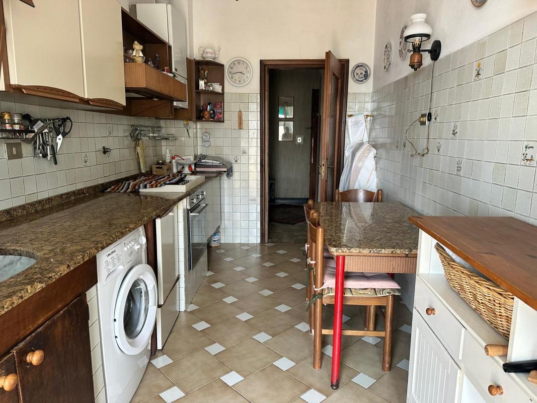 Quadrilocale con box a Varazze