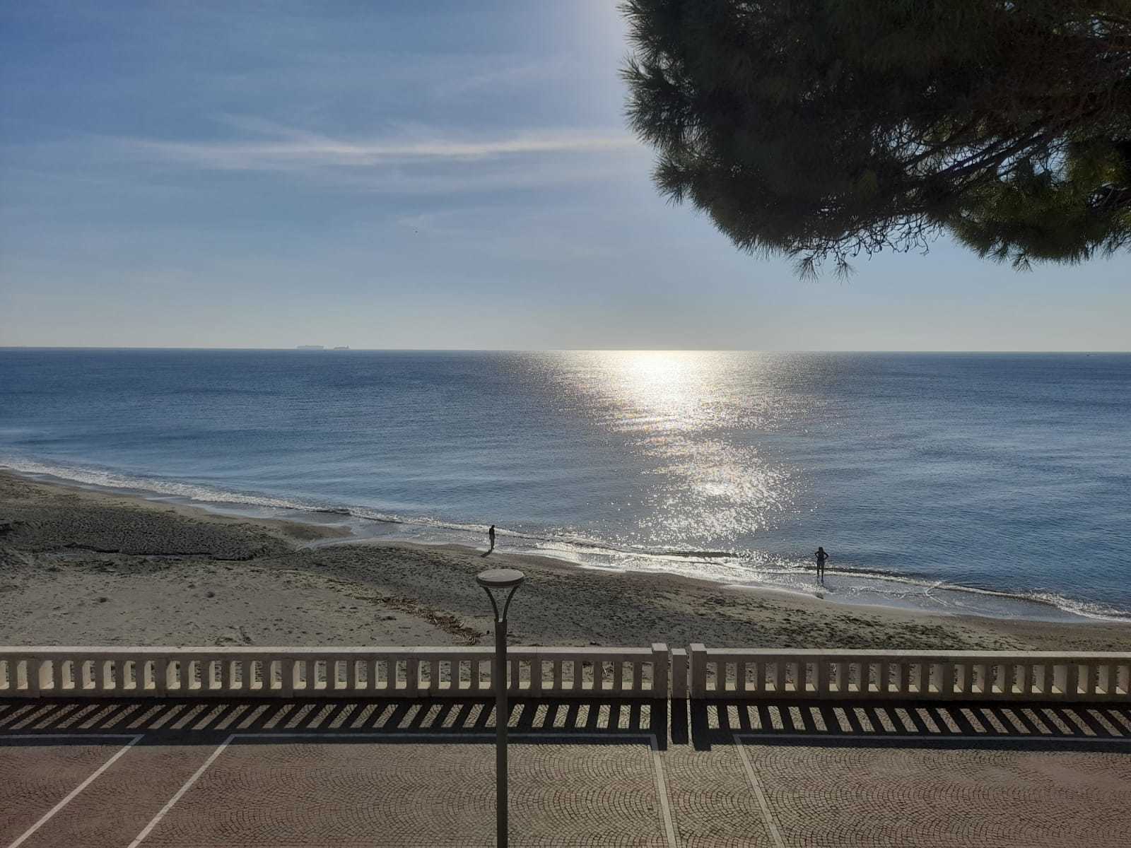 Quadrilocale con terrazzo a Celle Ligure