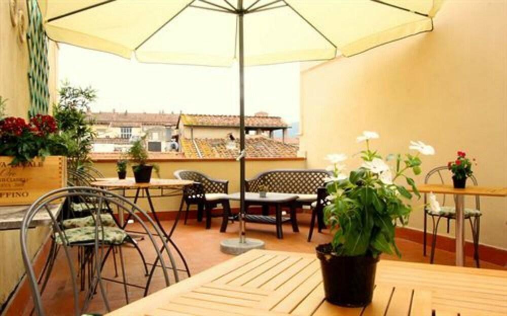 Appartamento con terrazzo, Lucca centro storico
