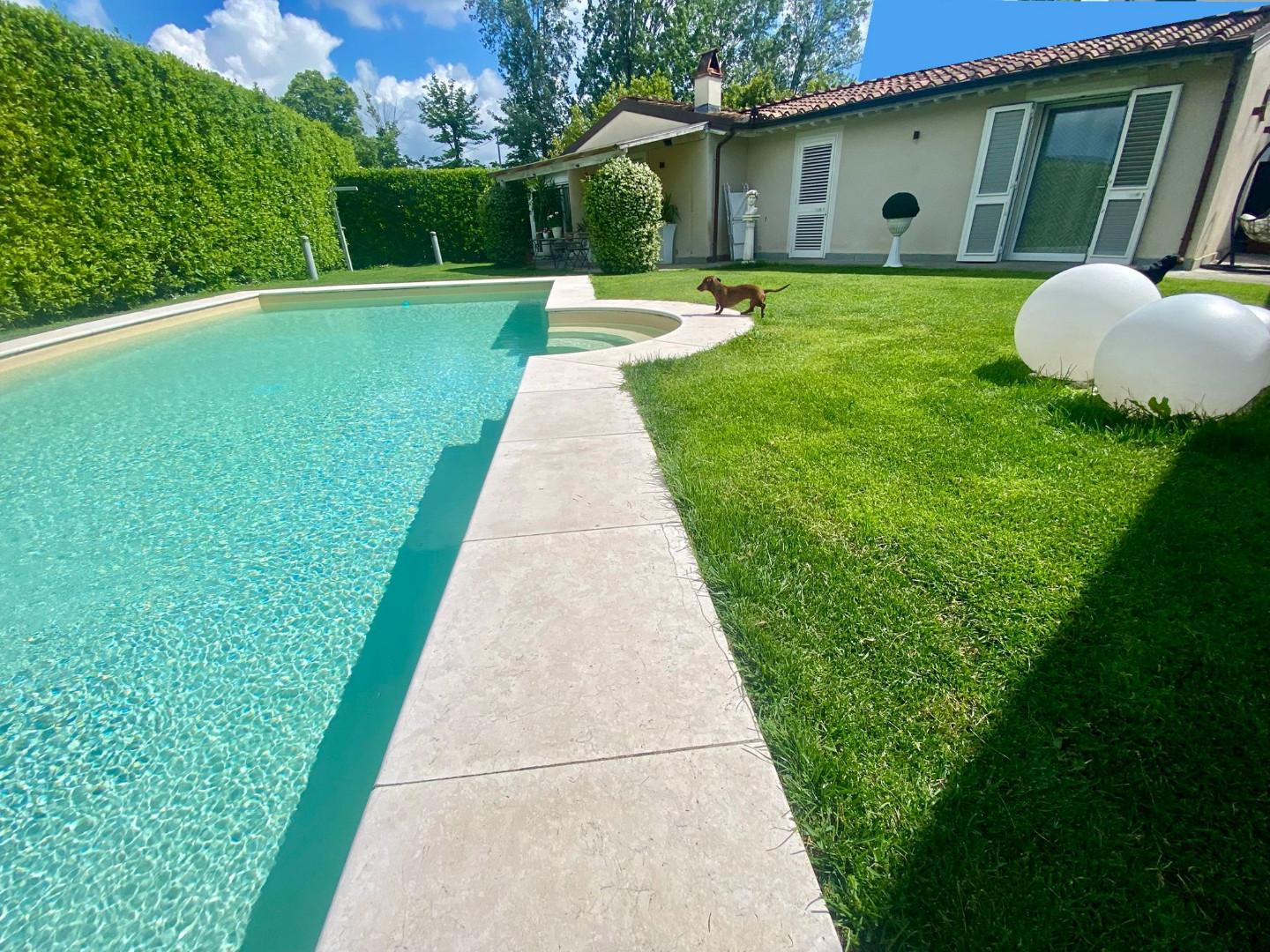 Villa con giardino, Lucca monte san quirico