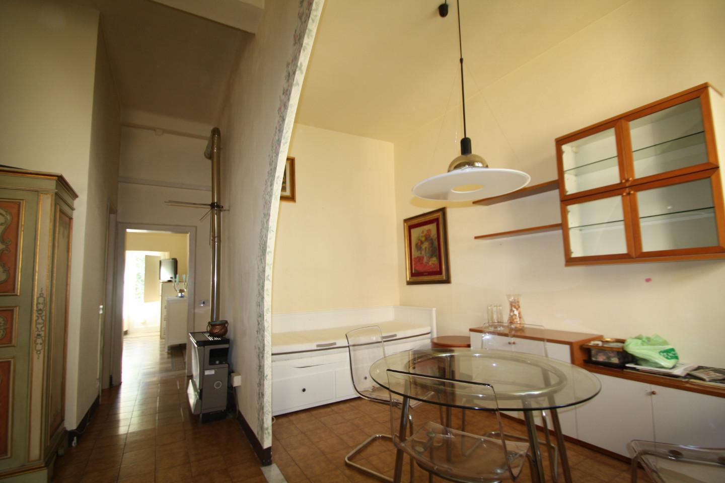 Trilocale arredato in affitto, Lucca centro storico