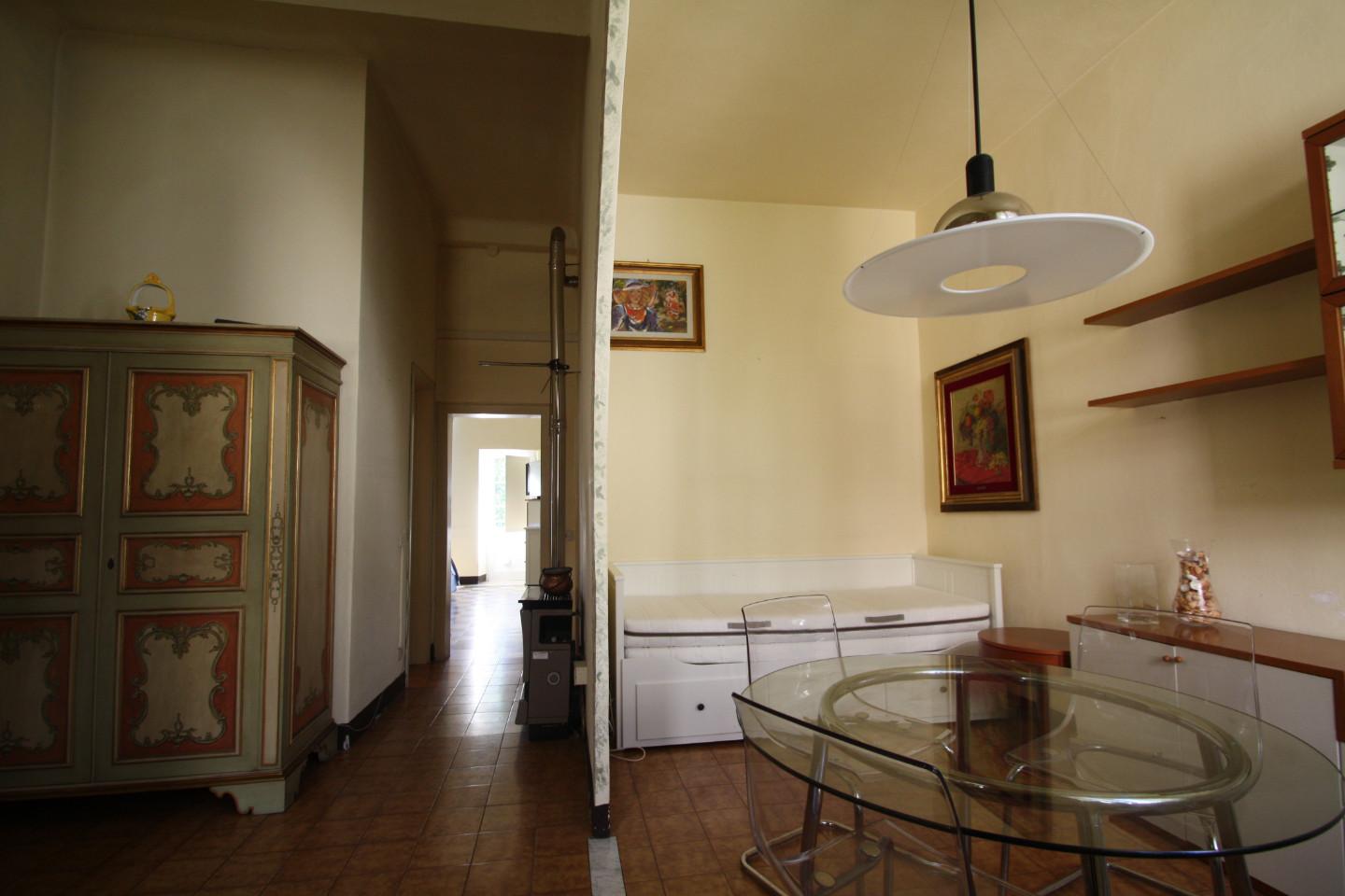 Trilocale arredato in affitto, Lucca centro storico