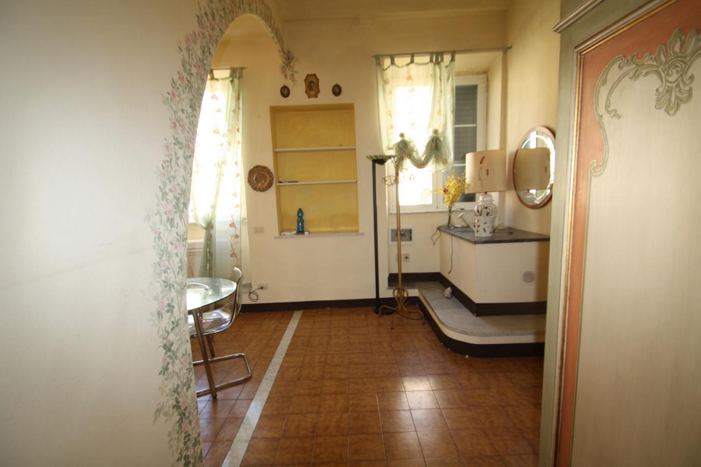 Trilocale arredato in affitto, Lucca centro storico