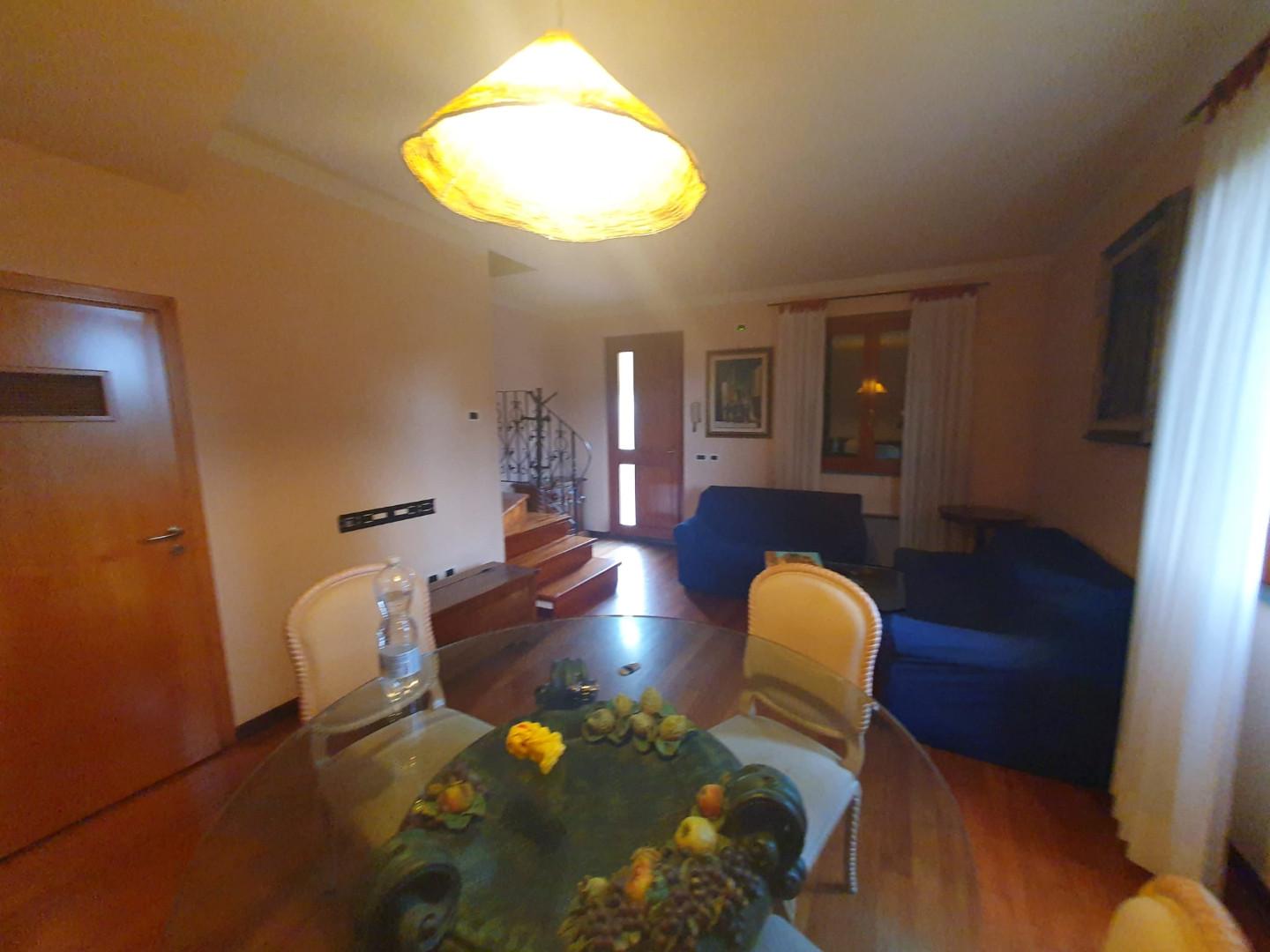 Villa Bifamiliare con giardino, Lucca san cassiano a vico