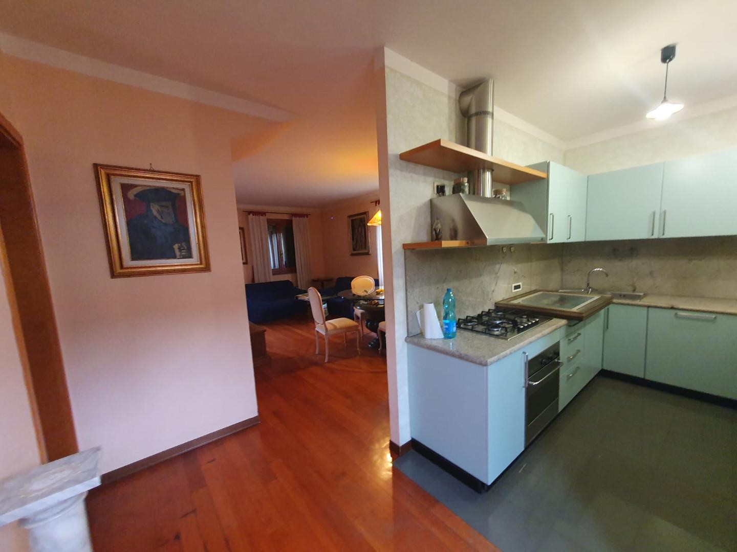 Villa Bifamiliare con giardino, Lucca san cassiano a vico