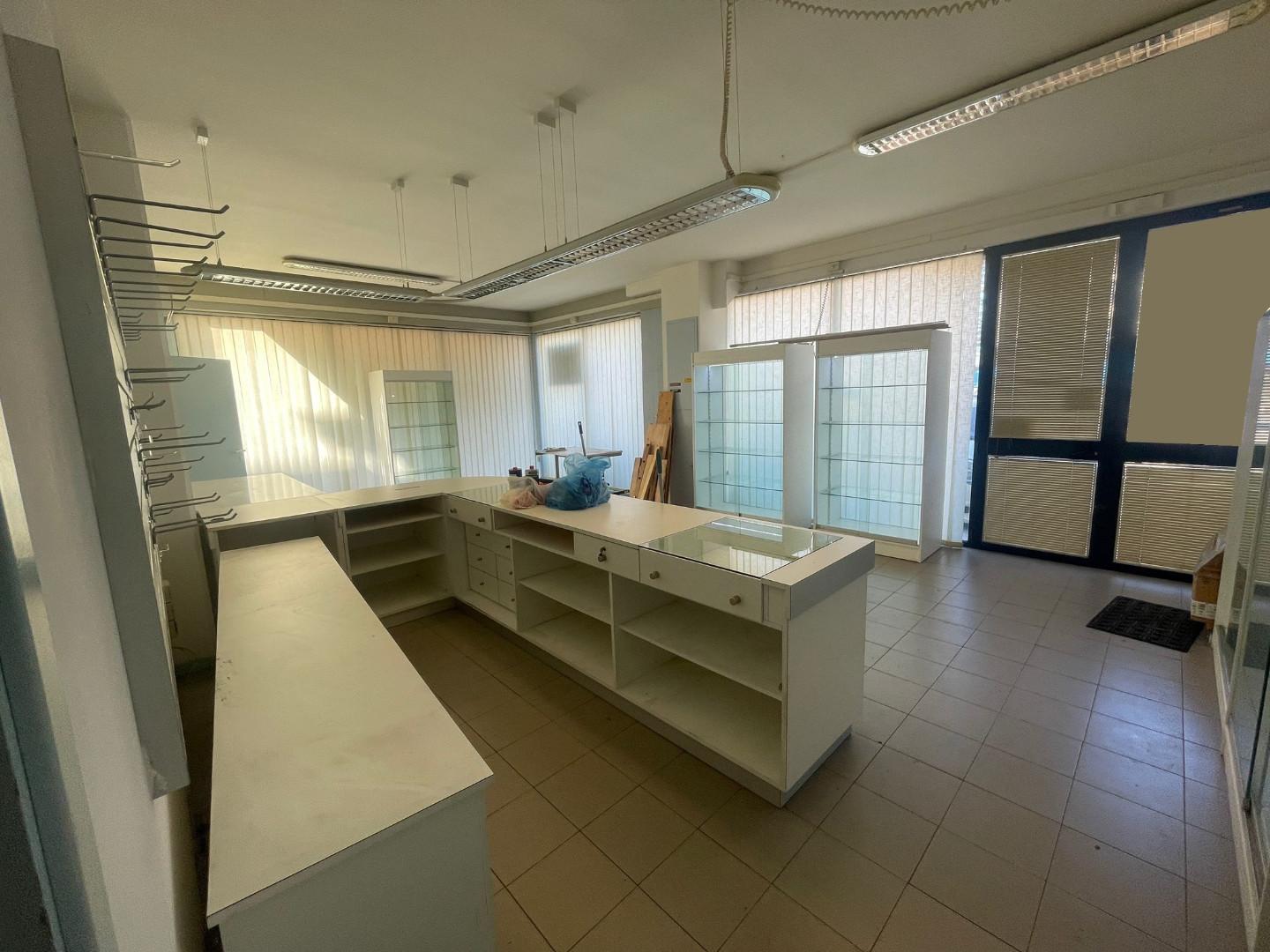 Locale commerciale in affitto, Lucca san marco