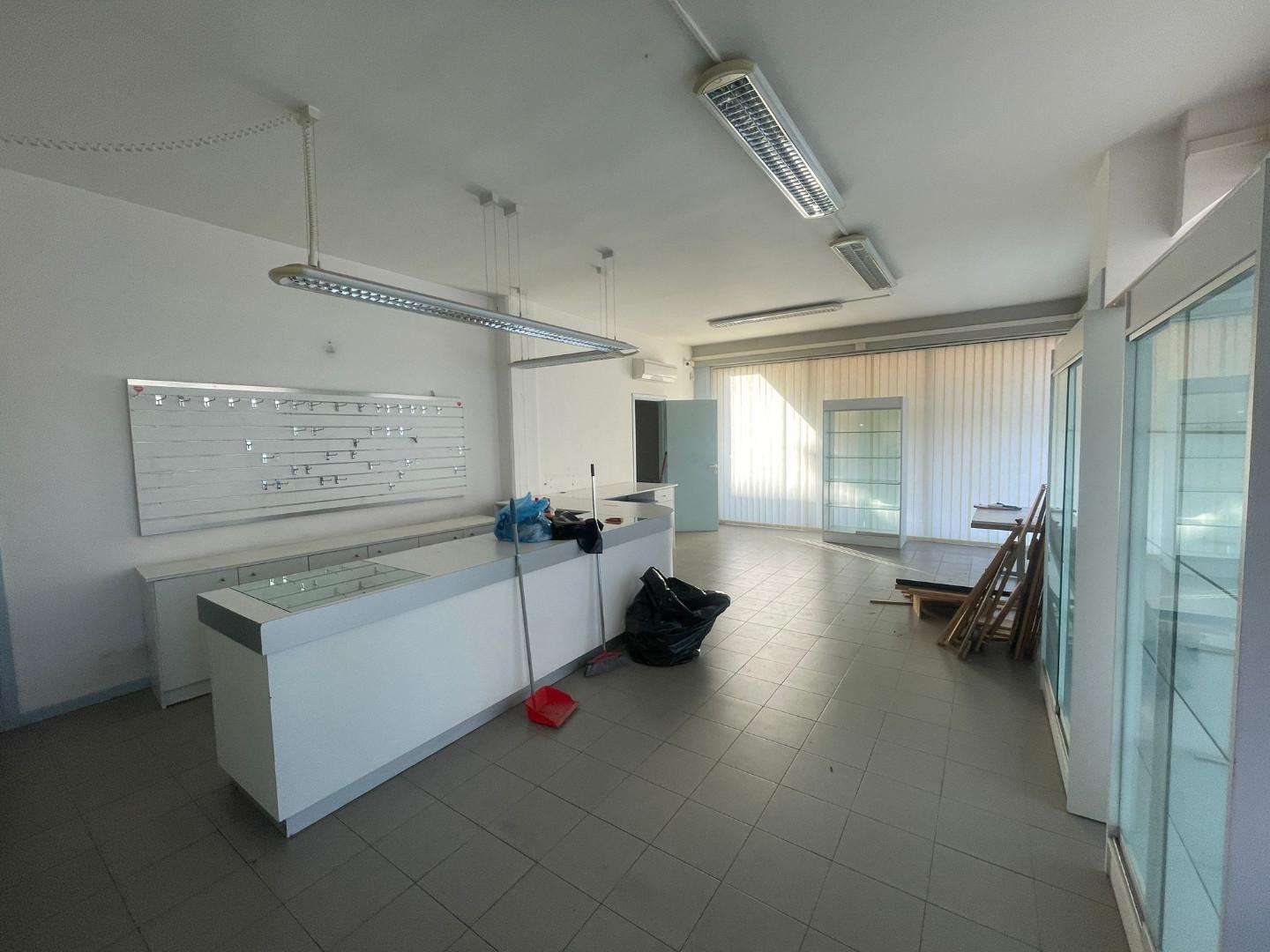 Locale commerciale in affitto, Lucca san marco