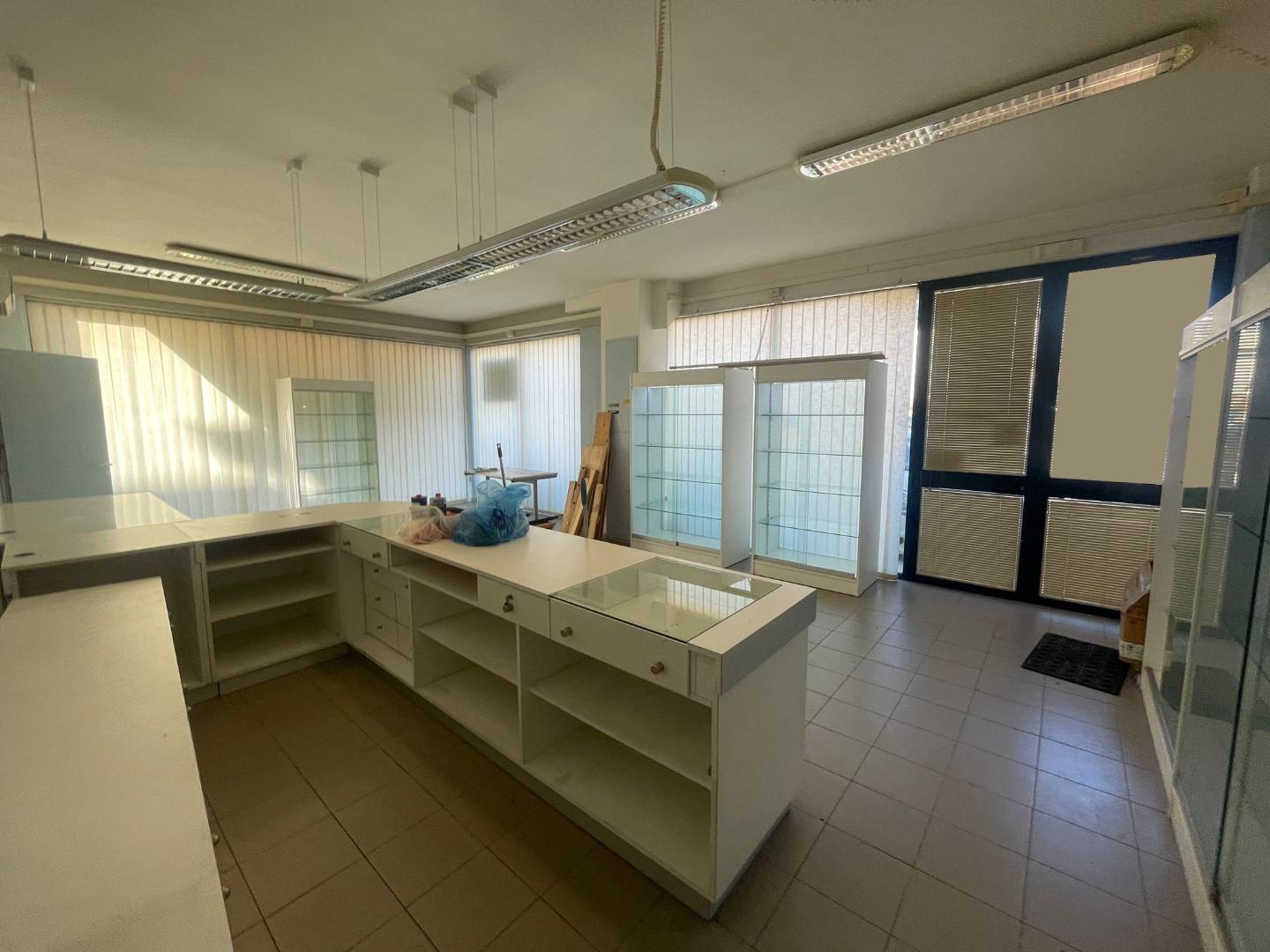 Locale commerciale in affitto, Lucca san marco