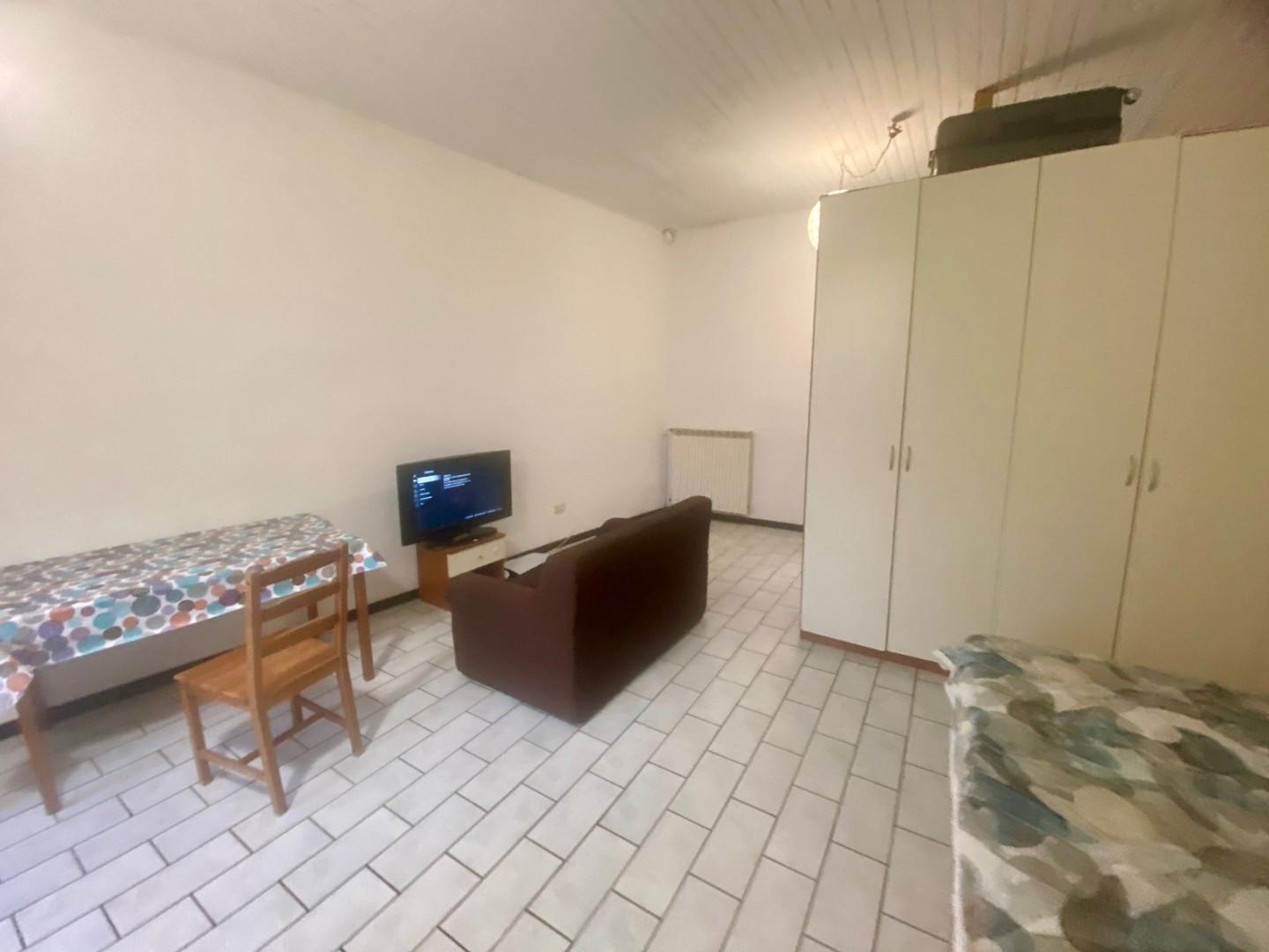 Monolocale arredato in affitto, Lucca borgo giannotti