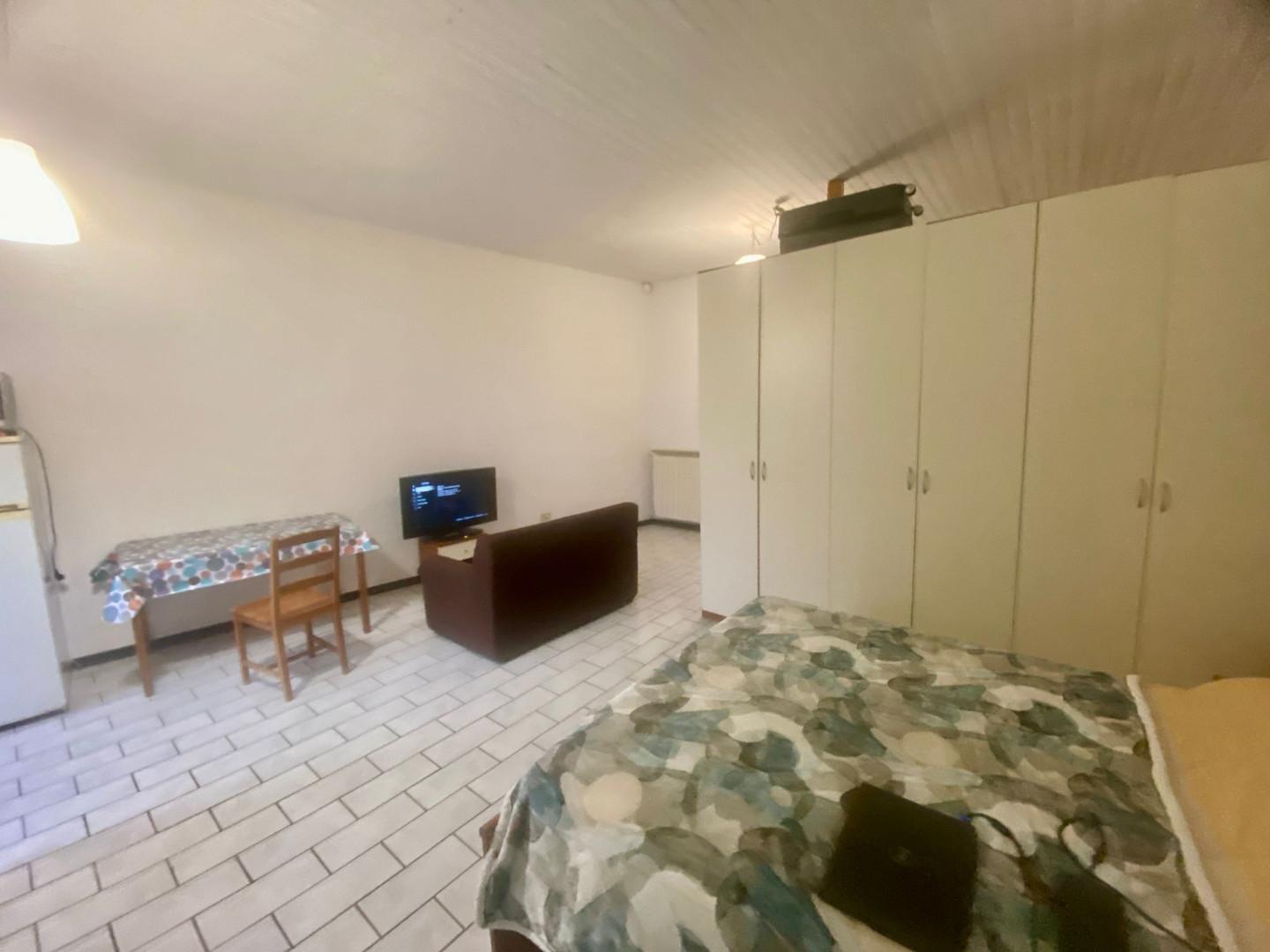 Monolocale arredato in affitto, Lucca borgo giannotti