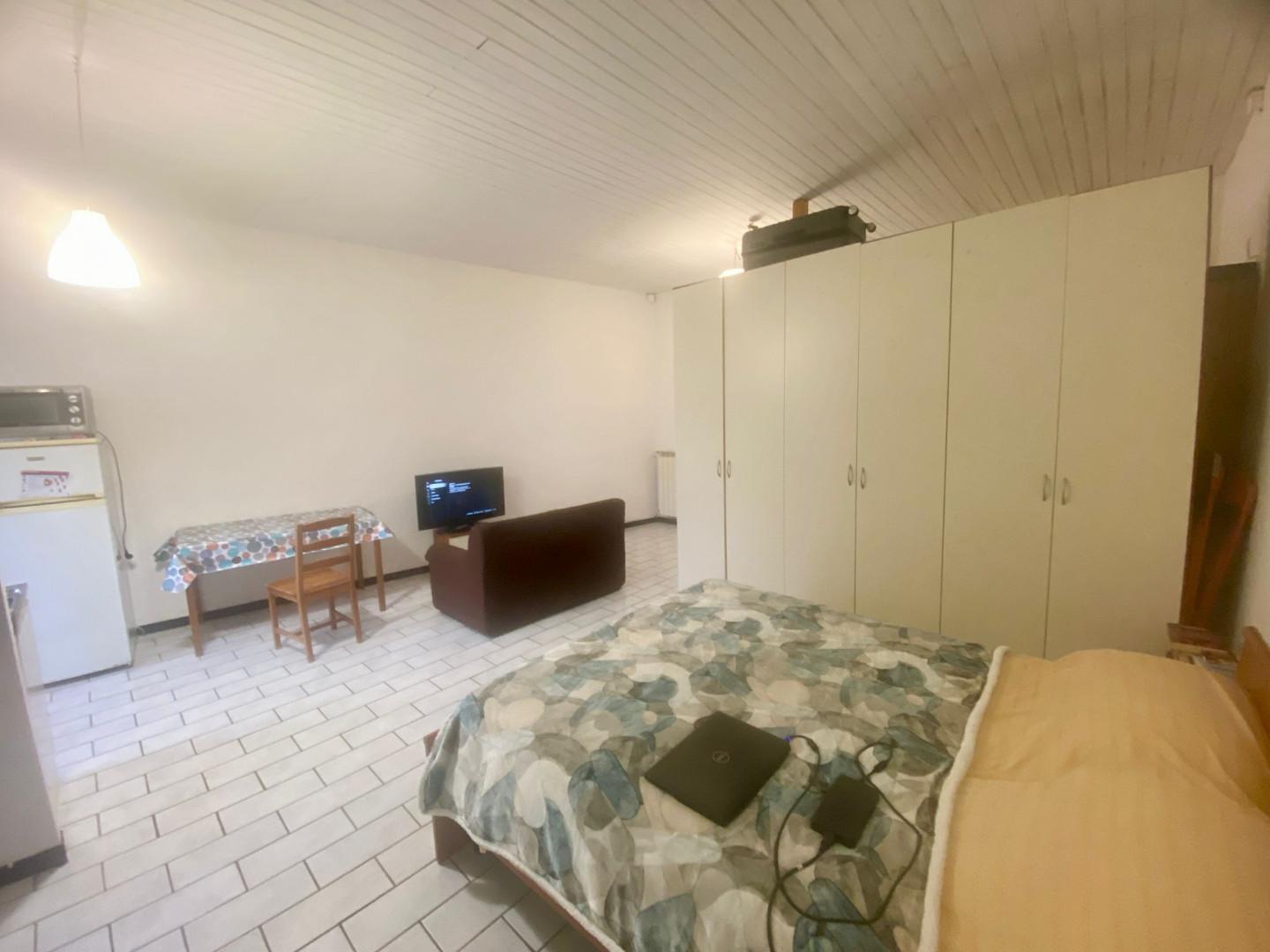 Monolocale arredato in affitto, Lucca borgo giannotti