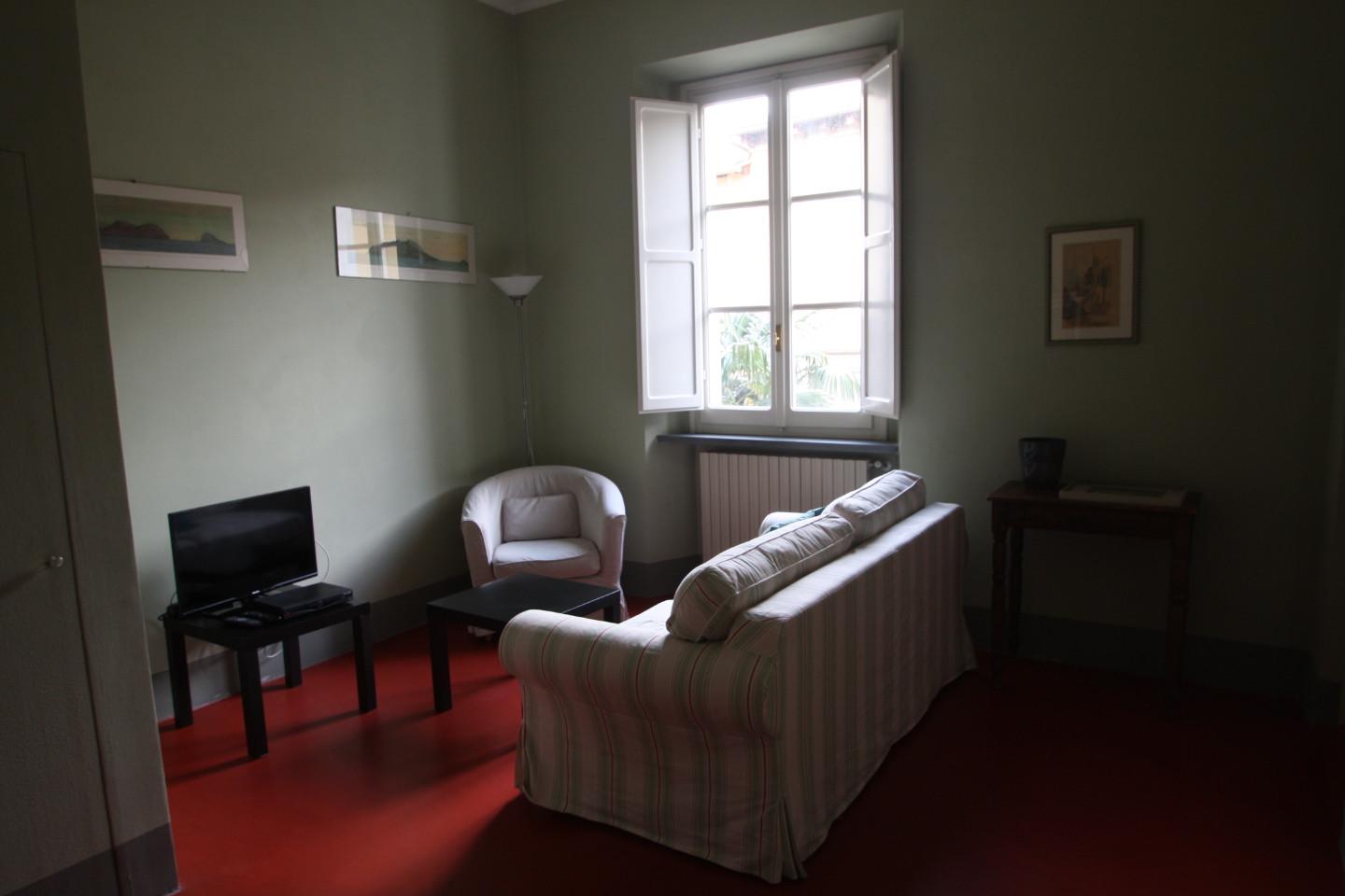 Trilocale arredato in affitto, Lucca centro storico